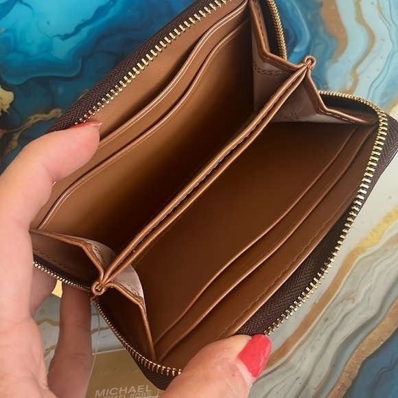 Brand New Michael Kors Brown Acorn Small Zip Around Card Case Holder Compact - Picture 8 of 15